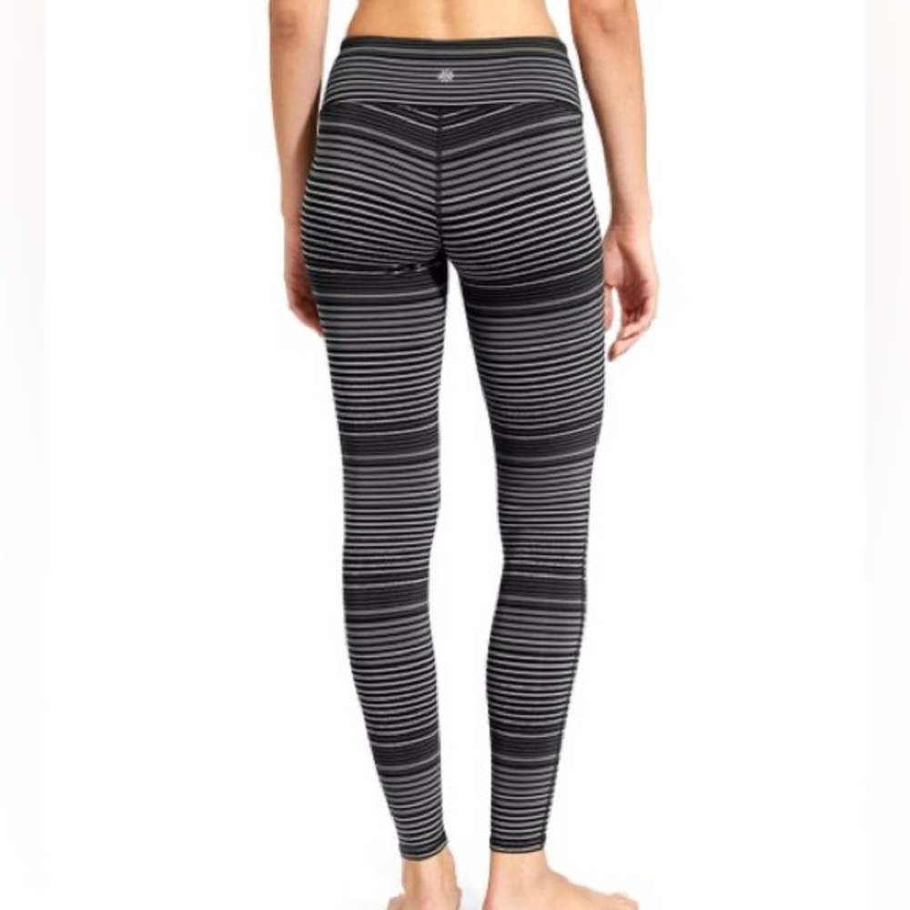Athleta XS Chaturanga leggings striped gray black grey full length high waisted